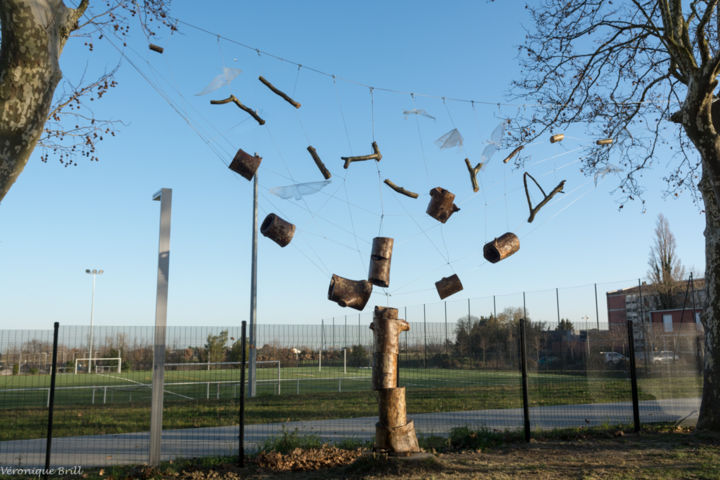 Sculpture titled "Et il devint oiseau…" by Véronique Brill, Original Artwork, Installation Art