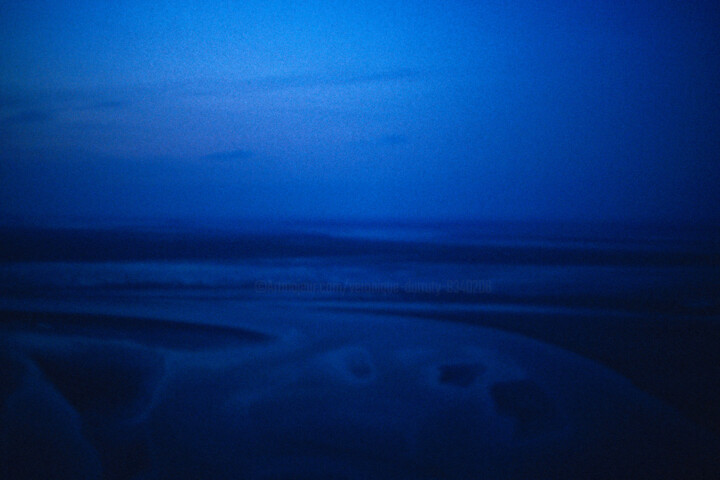 Photography titled "Blue(s), paysage ém…" by Véronique Durruty, Original Artwork, Analog photography