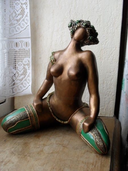 Sculpture titled "Sibelle in Green /r…" by Lina, Original Artwork
