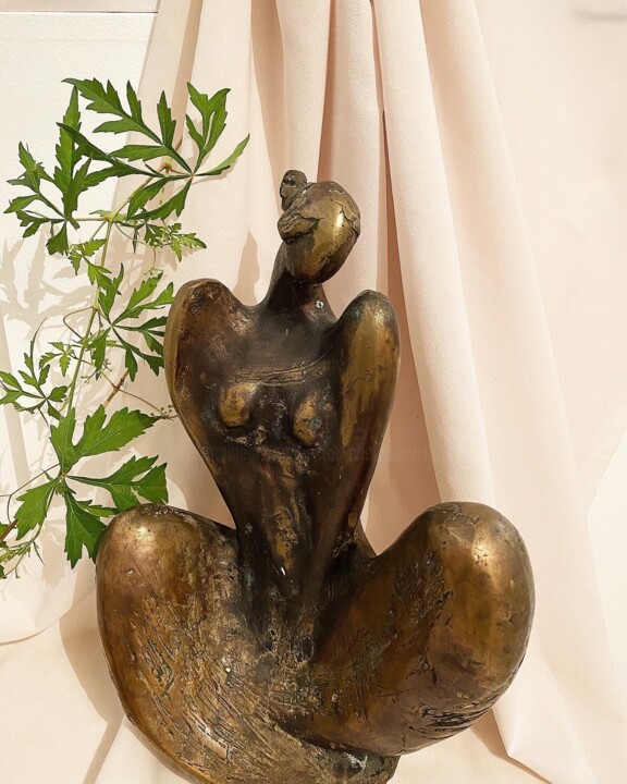 Sculpture titled "Assise" by Victor Chouvalov, Original Artwork, Bronze