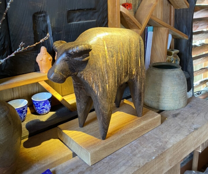 Sculpture titled "bufalo" by Victor Nguyen, Original Artwork, Wood