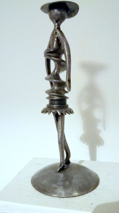 「DEFILE DE MODE」というタイトルの彫刻 Gerard Lamiによって, オリジナルのアートワーク, 金属