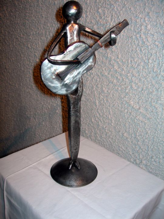 Sculpture titled "LA GUITARE DANS LE…" by Gerard Lami, Original Artwork, Metals