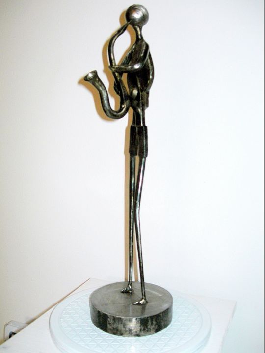 Sculpture intitulée "women-in-jazz-saxop…" par Gerard Lami, Œuvre d'art originale, Métaux
