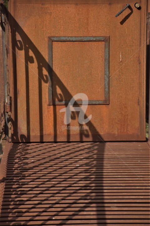 Photographie intitulée "La porte carrée" par Virginie Dartois, Œuvre d'art originale, Photographie numérique