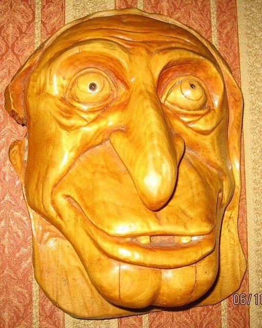 Escultura intitulada "маска ведьмы -сказк…" por Vitalii Parfenov, Obras de arte originais, Madeira