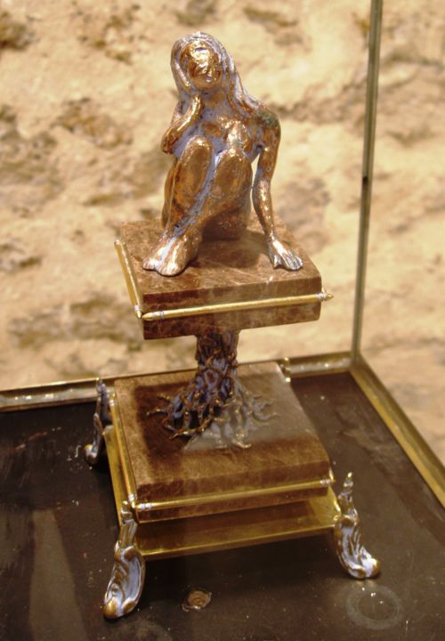 Sculpture titled "LA TIMIDE" by Vitalino Sculpteur, Original Artwork