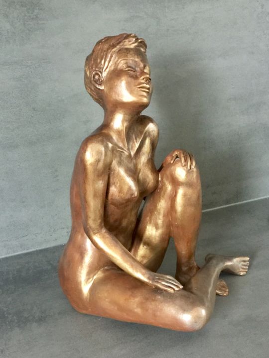 Sculpture titled "Cassandre" by Vivianne Conquet, Original Artwork, Clay
