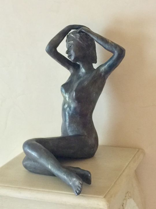 Skulptur mit dem Titel "Anais" von Vivianne Conquet, Original-Kunstwerk, Ton
