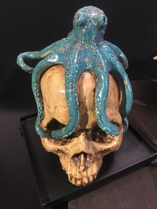 Sculptuur getiteld "Skull and octopus" door Viviana Bellanza, Origineel Kunstwerk, Keramiek