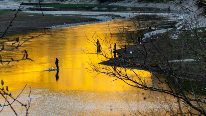 Fotografía titulada "golden river fishing" por Vladoyan, Obra de arte original, Fotografía digital