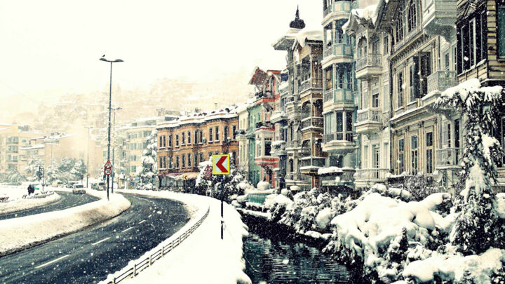 Фотография под названием "SNOW CITY" - Volkan Güney Eker, Подлинное произведение искусства, Манипулированная фотография