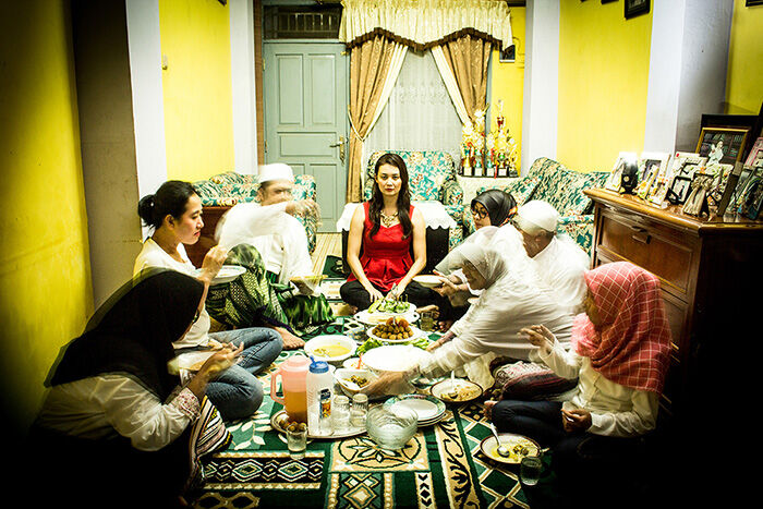 Fotografia intitolato "Dinner with Mrs. Ra…" da Vonny Indah, Opera d'arte originale, Fotografia digitale