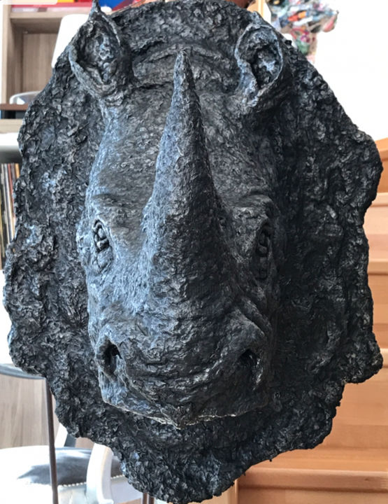 Sculpture intitulée "Sculpture rhinocéros" par Des Coquelicots Pour Lolita, Œuvre d'art originale, Papier mâché Monté sur Ca…
