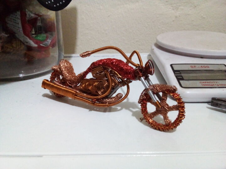 Sculpture titled "Moto" by Wallace Carlos Bjj, Original Artwork, Wire