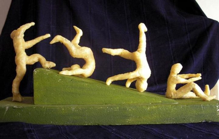 Sculpture titled "El acrobata" by Walter Gomez, Original Artwork