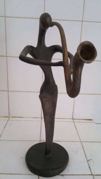 Sculpture intitulée "Le saxophoniste" par Wamba Lomombia Yussuf Baudouin, Œuvre d'art originale, Métaux