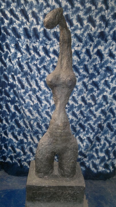 Sculpture titled "La femme Africaine…" by Wamba Lomombia Yussuf Baudouin, Original Artwork, Metals