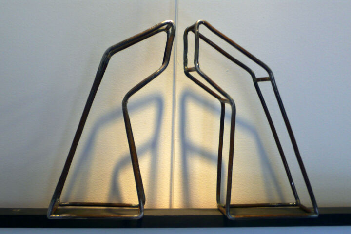Sculpture titled "Approchement" by Wolf Thiele, Original Artwork, Wire
