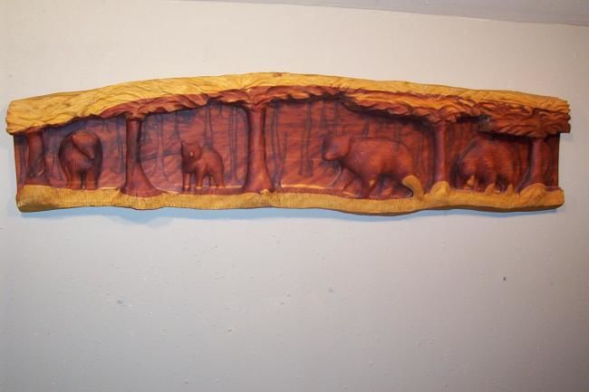 Skulptur mit dem Titel "Bear wood carving" von Lane Daniel, Original-Kunstwerk, Holz
