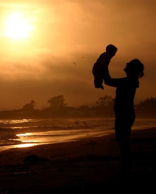 Photographie intitulée "Mother and Child Be…" par Chase Shelby, Œuvre d'art originale