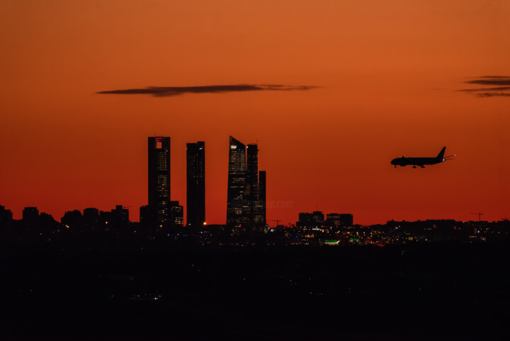 Fotografia intitulada "Skyline of Madrid a…" por Xan Gasalla González-Redondo, Obras de arte originais, Fotografia digital