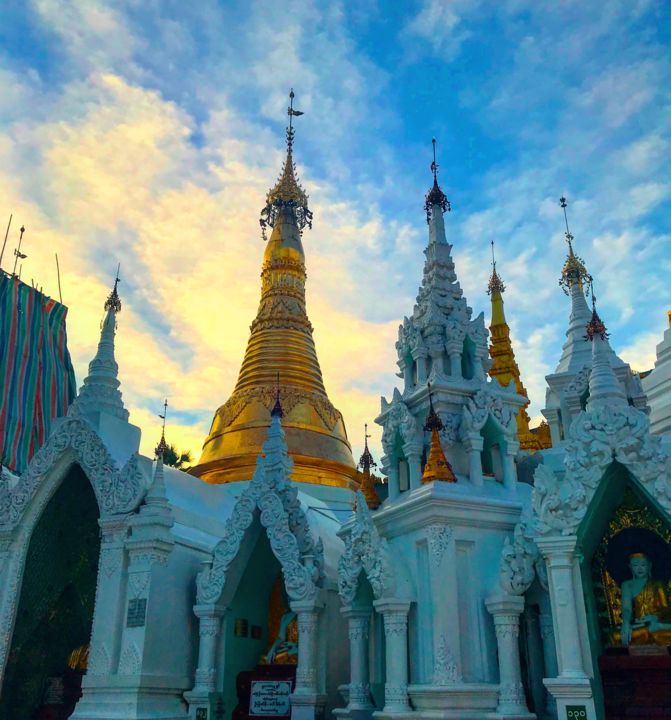 Photographie intitulée "Shwedagon Pagoda" par 6 Hron, Œuvre d'art originale