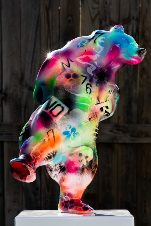 Sculpture intitulée "L'ours joyeux 50 2" par Xavier Wttrwulghe, Œuvre d'art originale, Résine