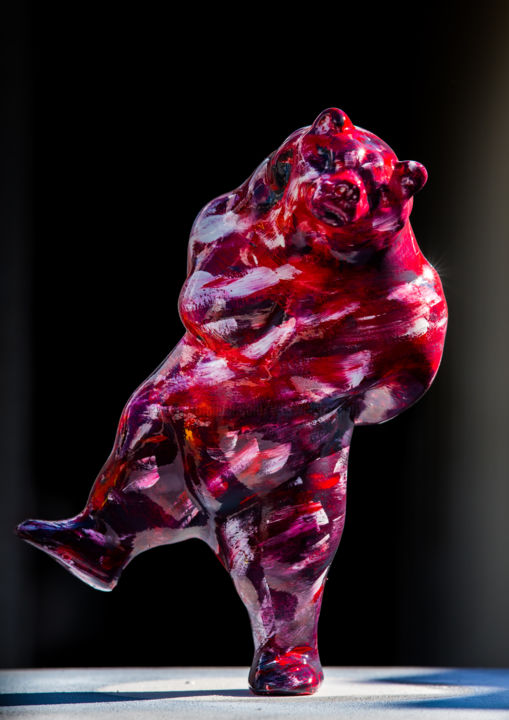 Sculpture titled "L'ours joyeux 25 ca…" by Xavier Wttrwulghe, Original Artwork, Resin