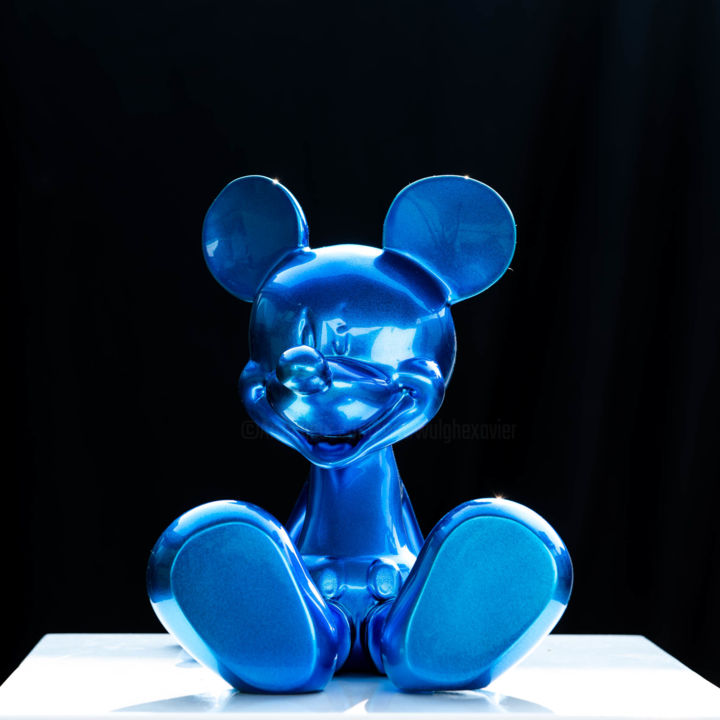 Sculpture intitulée "Mickey Blue stars A…" par Xavier Wttrwulghe, Œuvre d'art originale, Résine