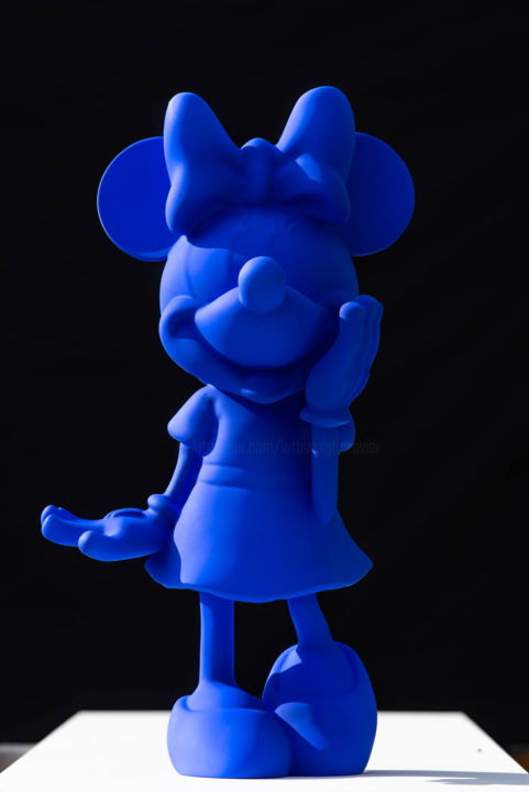 Sculpture intitulée "Minnie Blue Mat" par Xavier Wttrwulghe, Œuvre d'art originale, Résine