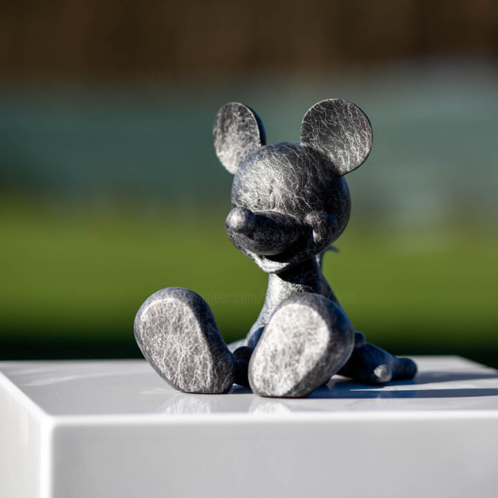 Sculpture intitulée "Mickey Assis Stone…" par Xavier Wttrwulghe, Œuvre d'art originale, Résine
