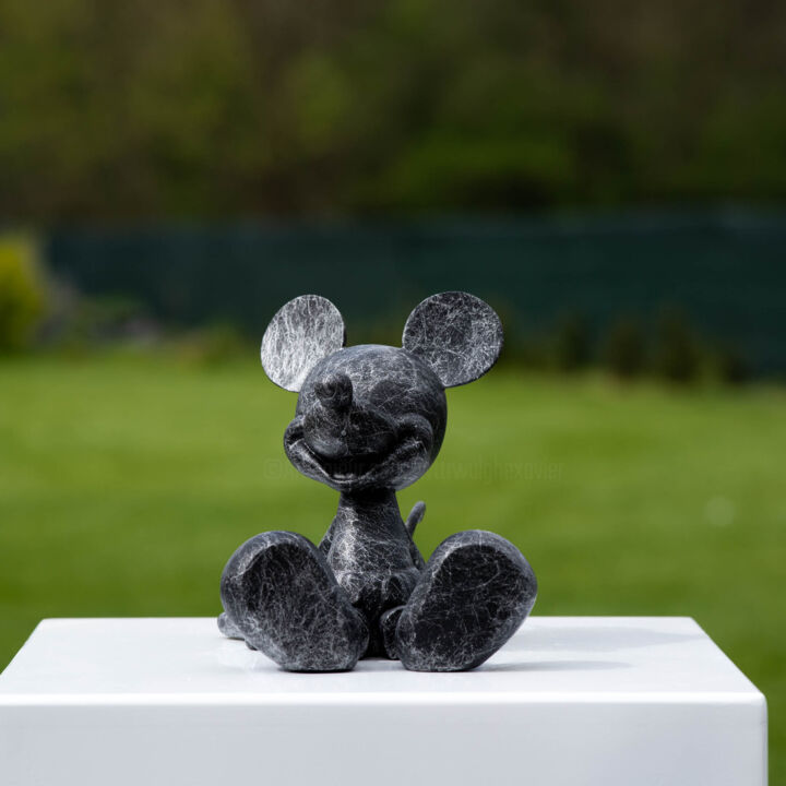 Sculpture intitulée "Mickey stone style 2" par Xavier Wttrwulghe, Œuvre d'art originale, Résine