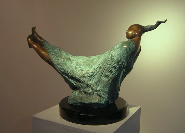 Sculpture intitulée "《香飘飘》铸铜" par Xue Jun Yang, Œuvre d'art originale