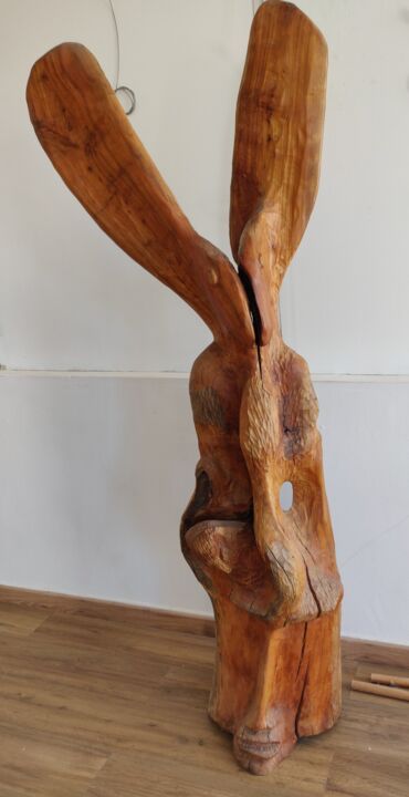 Sculpture titled "LEUK LE LIEVRE" by Yann Raufaste (YASKA), Original Artwork, Wood