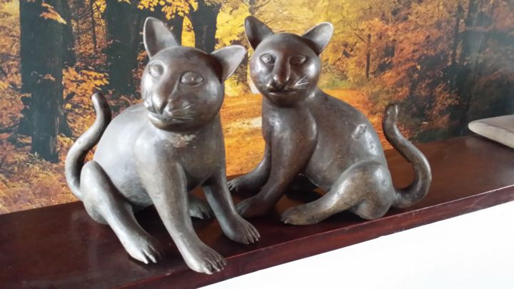 Scultura intitolato "cat-made-with-bronz…" da Yanshen Galerie, Opera d'arte originale