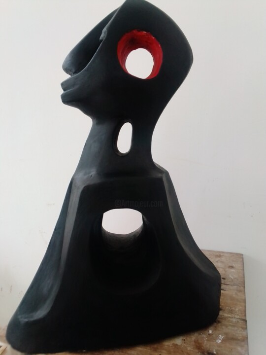 Sculpture titled "Tête Africaine" by Yao Nda Olivier Meh, Original Artwork, Plaster
