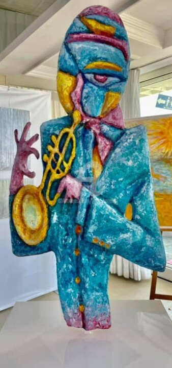 Скульптура под названием "Le Trompettiste" - Yapa Bandara, Подлинное произведение искусства, Смола Установлен на Другая жест…