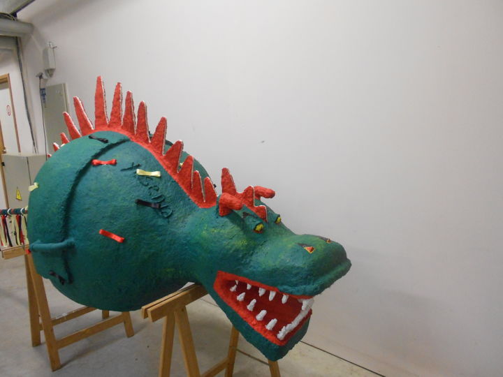 Escultura intitulada "Dragon du DOUDOU" por Yesenia Ballieu, Obras de arte originais, Papel machê