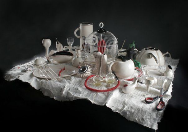 Sculptuur getiteld "Dada Dinnerware" door Yeşim Bayrak, Origineel Kunstwerk, Keramiek