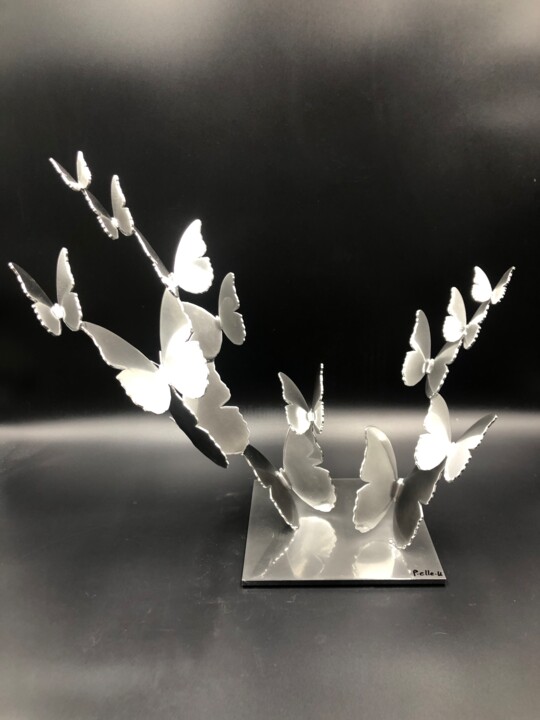 Skulptur mit dem Titel "Butterfly" von Yohan Plu, Original-Kunstwerk, Metalle