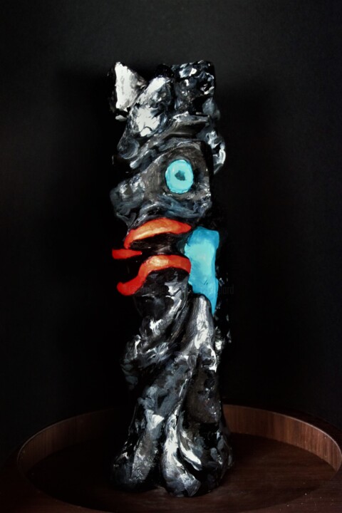 Sculpture titled "GARDIEN DU TEMPS" by Yolande (Yo) Gaspard, Original Artwork, Clay