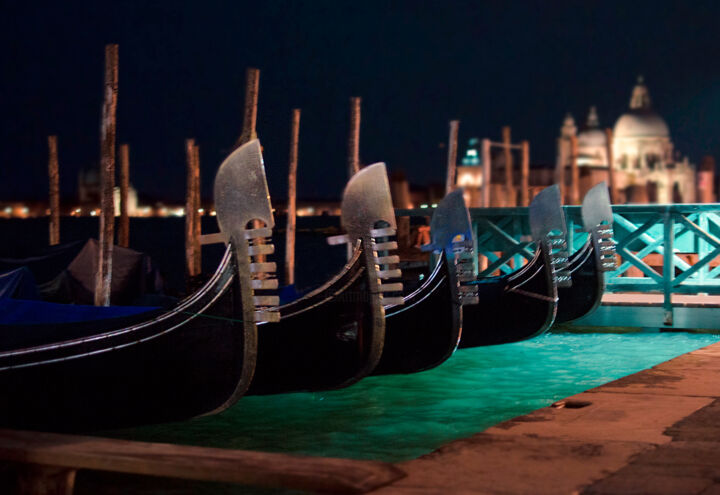 Фотография под названием "Venetian boats. Bat…" - Yulia Orlova, Подлинное произведение искусства, Цифровая фотография