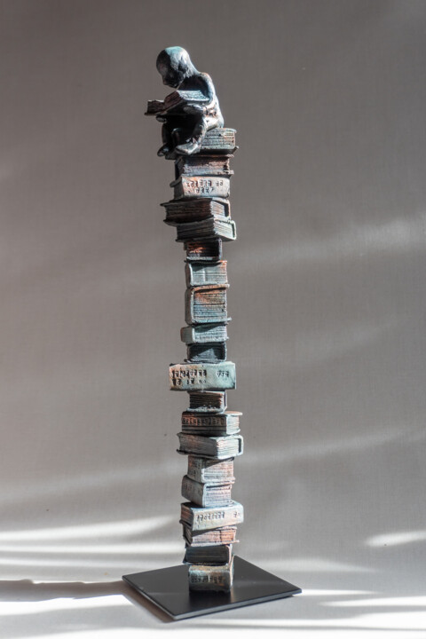 Skulptur mit dem Titel "***Bookworm IV***" von Yuriy Kraft, Original-Kunstwerk, Ton