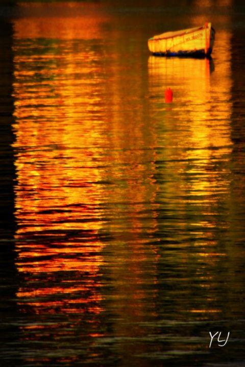 Photographie intitulée "reflets-dores" par Yves Le Jeune, Œuvre d'art originale