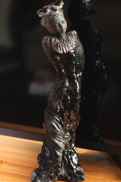 Sculpture intitulée "femme en noir" par Yvette Masson, Œuvre d'art originale