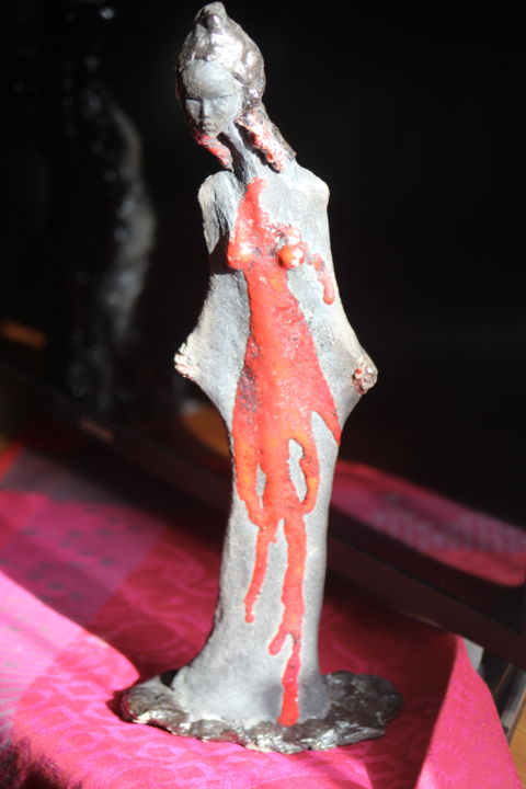 Escultura intitulada "femme en rouge" por Yvette Masson, Obras de arte originais
