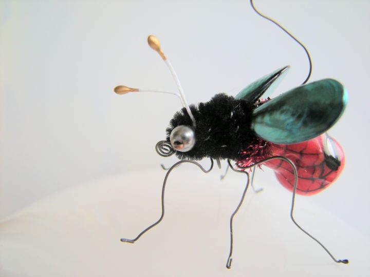 Sculpture titled "Insecte greffé sur…" by Zampo, Original Artwork, Plastic