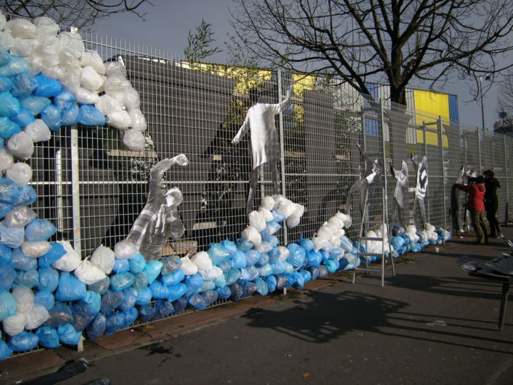 Installazione intitolato "Fête du Neuf avec d…" da Zampo, Opera d'arte originale