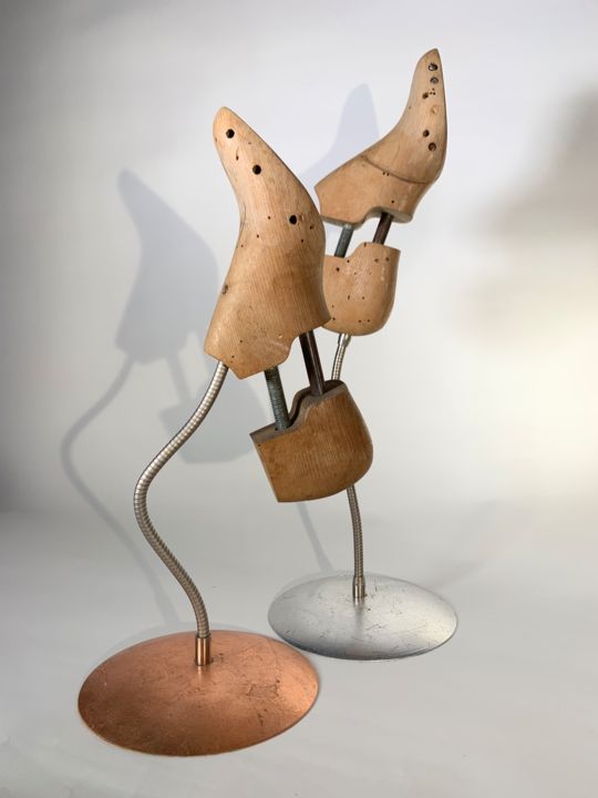 Sculptuur getiteld "Step by step" door Zenzivi Nora Yahiaoui, Origineel Kunstwerk, Hout